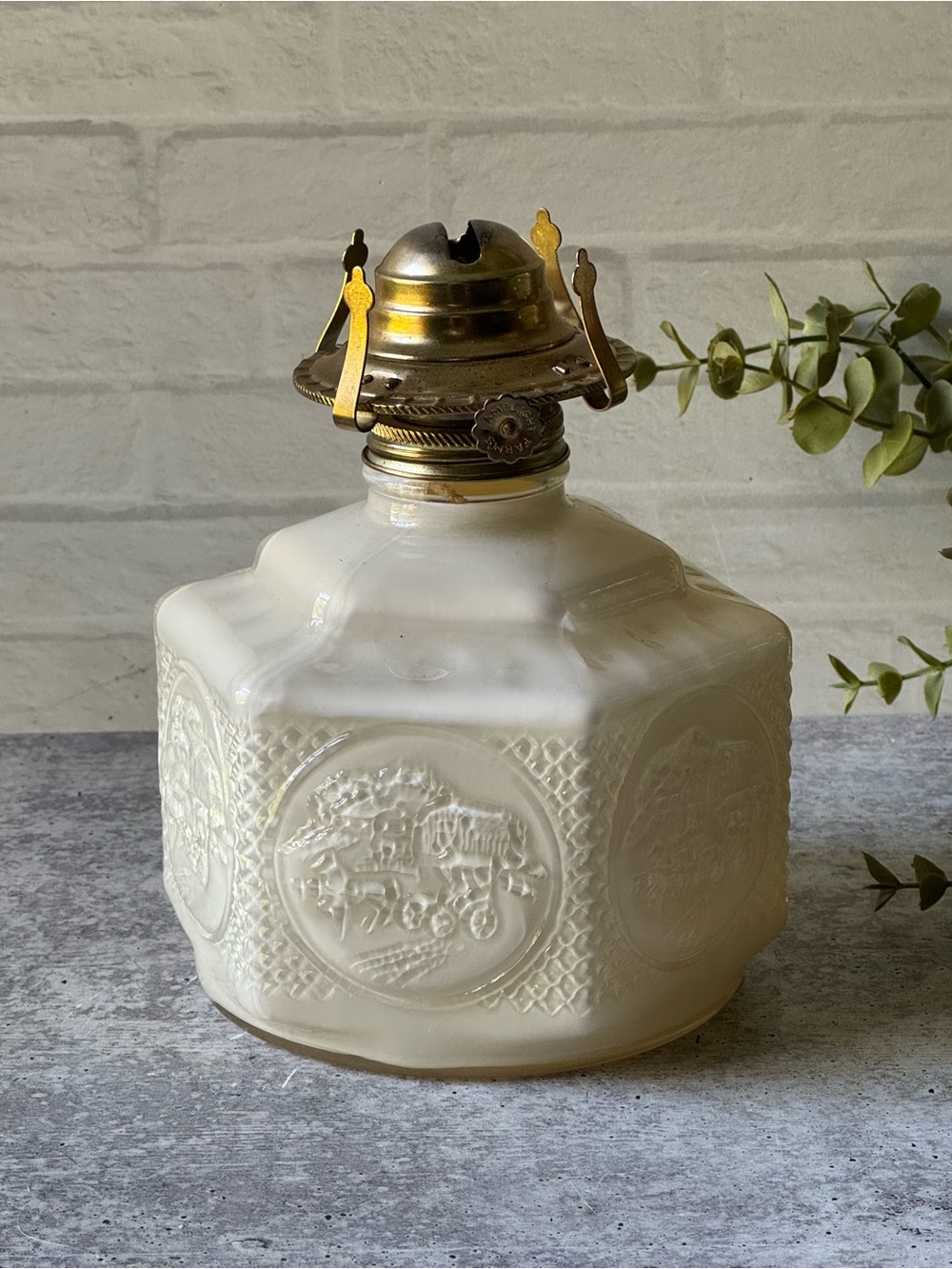 Vintage Lamplight Farms Milk Glass White Oil Lamp Kerosene Lamps Horse and Buggy - Picture 2 of 7
